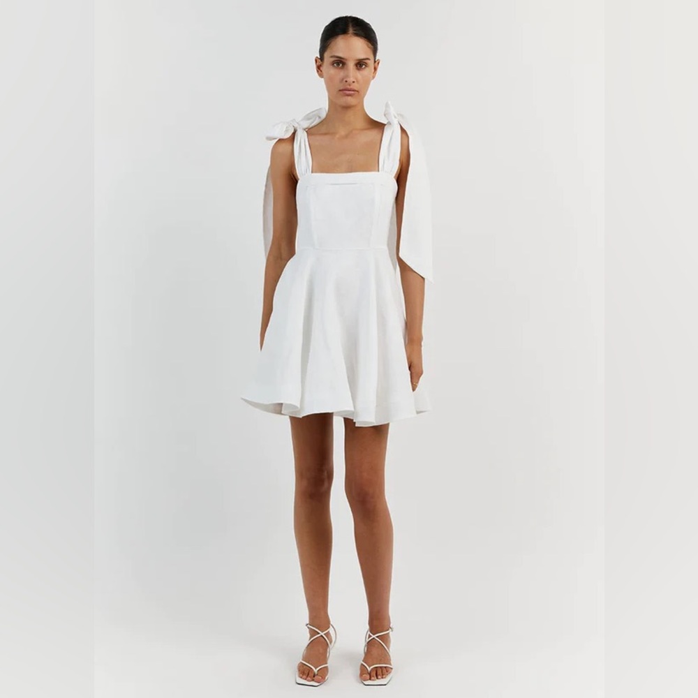 DISSH Aisle White Linen Bow Mini Dress